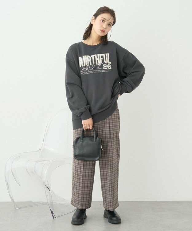 earth music&ecology ウ゛ィンテージ風裏毛ロゴプルオーバー Charcoal Gray