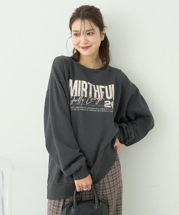 earth music&ecology ウ゛ィンテージ風裏毛ロゴプルオーバー Charcoal Gray