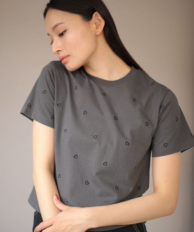Green Parks ・ＤＯＵＢＬＥ　ＦＬＡＧＳ　ハート総柄刺繍ＴＥＥ Charcoal Gray
