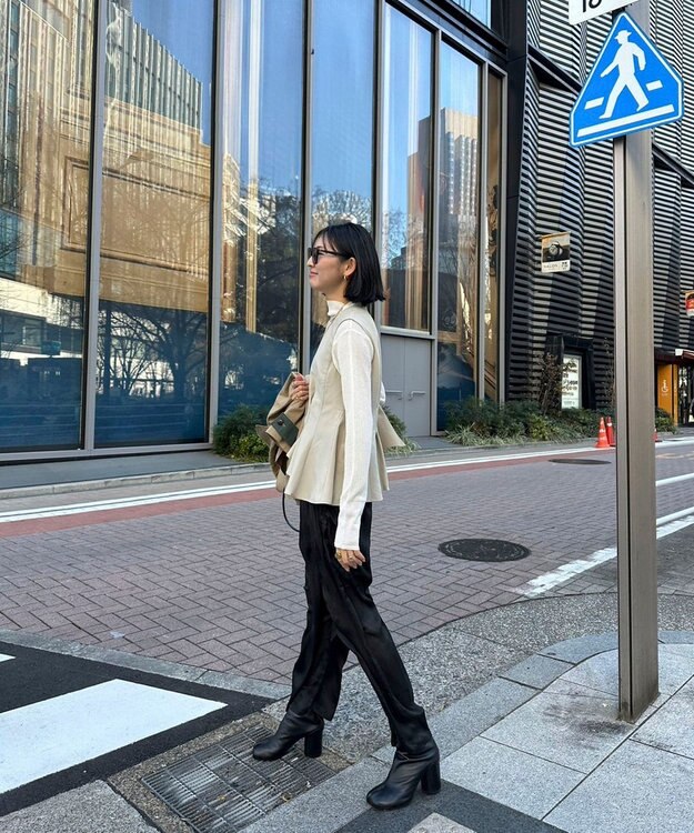 Green Parks AnriettMusee ノースリーブタックペプラムブラウス Beige