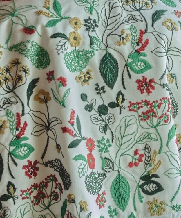 muuc 筆記帳刺繍ヨーク切り替えワンピース〈国産・muucオリジナル総柄刺繍〉〈オーガニック綿〉〈前開き・羽織にも〉〈3シーズン春夏秋〉 ホワイト