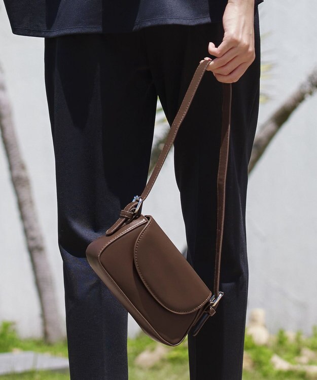 Tiaclasse 【安田美沙子さん着用・2TYPE肩紐/ショルダー&斜め掛け】フラップミニバッグ モカ(プレーン）