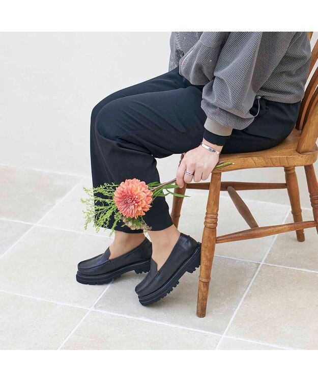 ing <ing>タンクソールモカデザインローファー ブラック