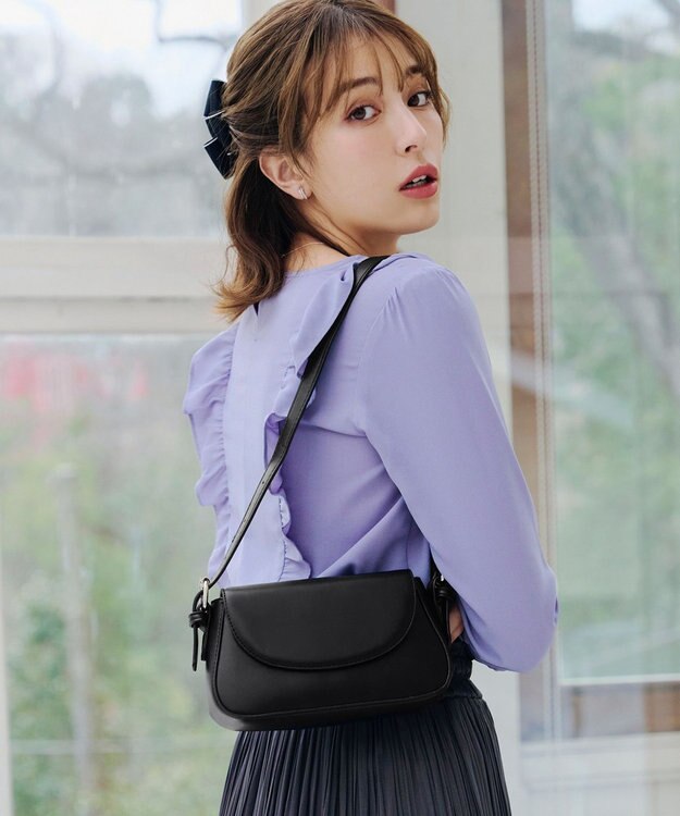 Tiaclasse 【安田美沙子さん着用・2TYPE肩紐/ショルダー&斜め掛け】フラップミニバッグ ブラック(プレーン）