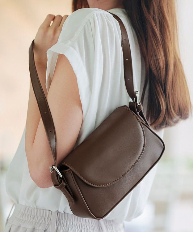 Tiaclasse 【安田美沙子さん着用・2TYPE肩紐/ショルダー&斜め掛け】フラップミニバッグ モカ(プレーン）