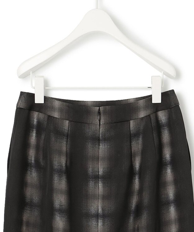 ICB 【洗える】シャイニーオンブレーチェック ストレートスカート ブラック系