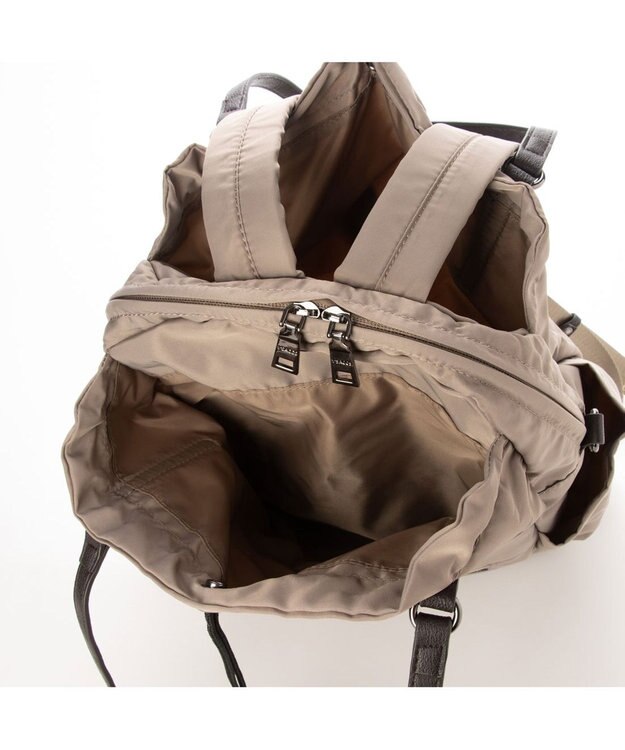 Y'SACCS 【Y’SACCS vous et】ポーチ付き4WAYリュック ベージュ