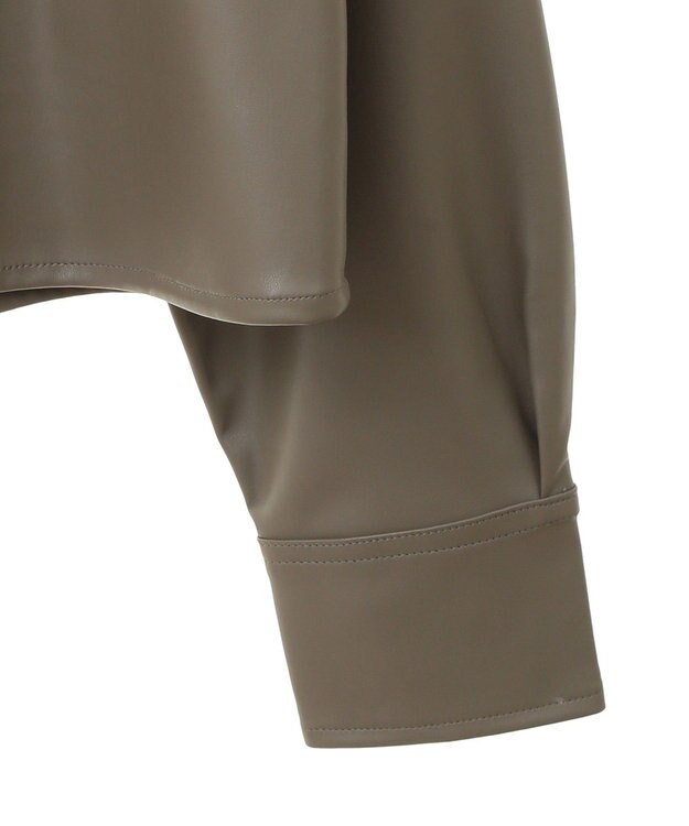 Green Parks ショート丈フェイクレザーシャツ Gray Beige