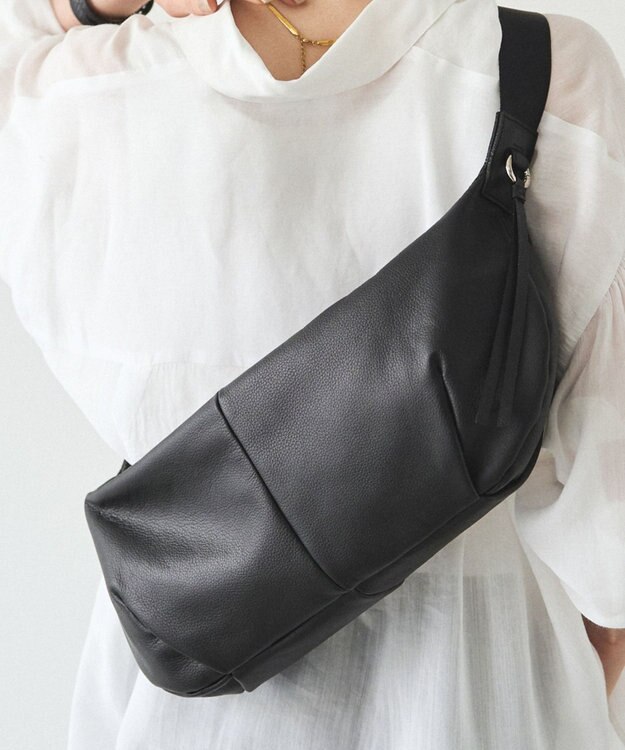 russet ソフトレザーバナナボディバッグ(CE-1695) Black