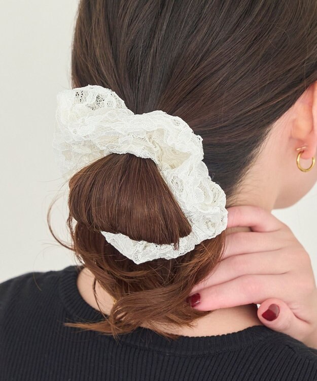 Phoebe <オンワード限定セット>ガーリッシュレースシュシュ×バックモチーフイヤリング ホワイト