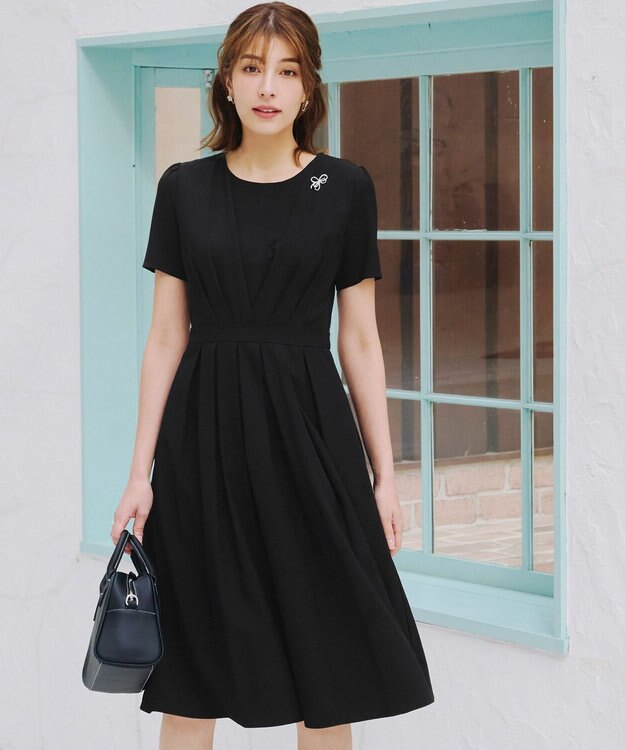 Tiaclasse L 【2TYPEスリーブ/半袖・ノースリーブ・洗える】タックフレアワンピース 半袖：ブラック