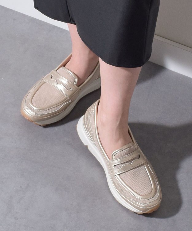 INTER-CHAUSSURES ＜衝撃軽減・抗菌防臭＞【BUSSOLA】撥水ローファースニーカー ゴールド雑材