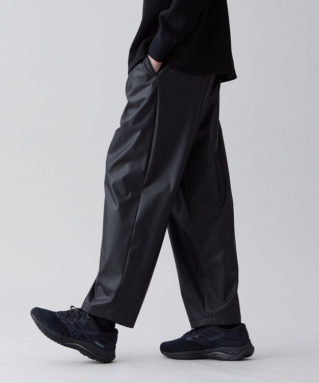 UNFILO MENS 【ストレッチ】レザーライク ワイドパンツ [23年春夏商品] ブラック