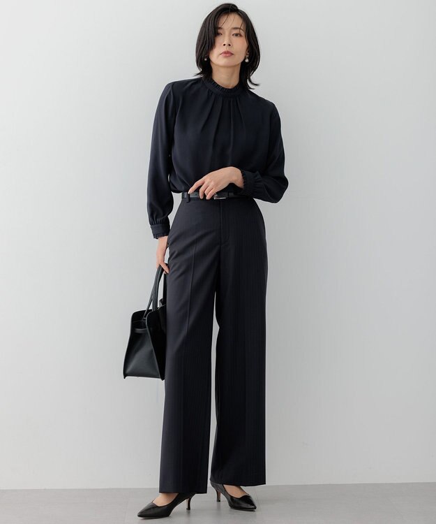 23区 S 【吸水速乾/UVケア/防シワ性】バックサテンアムンゼン スタンドフリル ブラウス ネイビー系