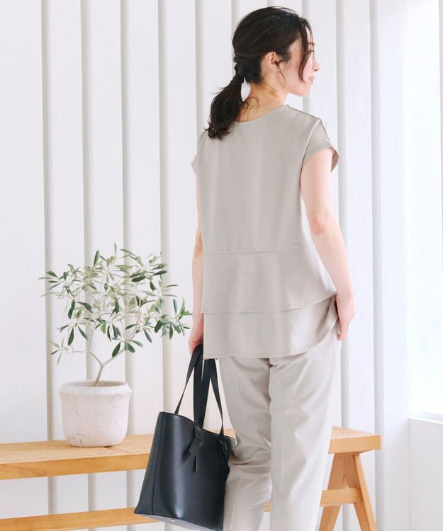 Tiaclasse 【UVカット・吸水速乾】 “きれい見え” バックペプラムトップス グレージュ