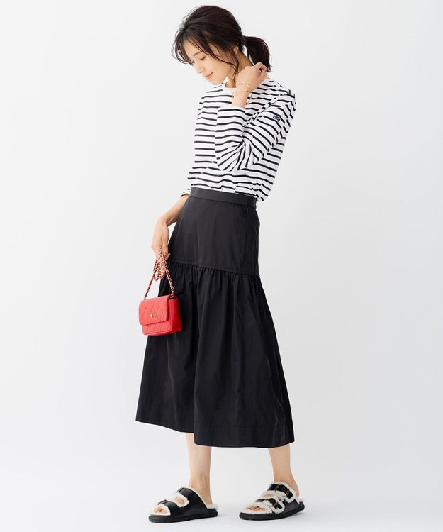 23区 メモリータフタ ティアード スカート ブラック系