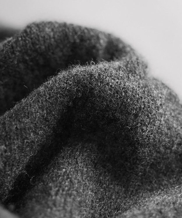 AND WOOL 〈上質な素材と手仕事から生まれた優しいニット〉カシミヤ100%のスヌード チャコールグレー