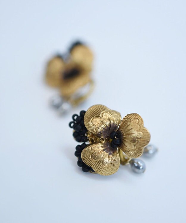 monshiro 【パール】ビオラ ピアス（ブラック） ゴールド