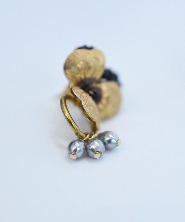 monshiro 【パール】ビオラ ピアス（ブラック） ゴールド