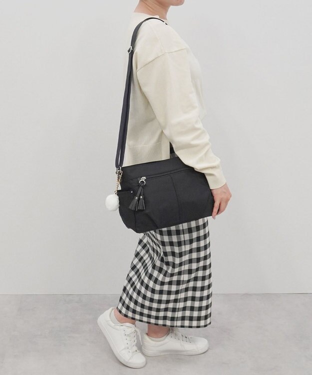 ACE BAGS & LUGGAGE kanana project collection タッセル-e ショルダーバッグ 横 68872 ブラック