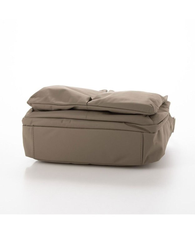 Y'SACCS ダブルホックポケットショルダー グレージュ