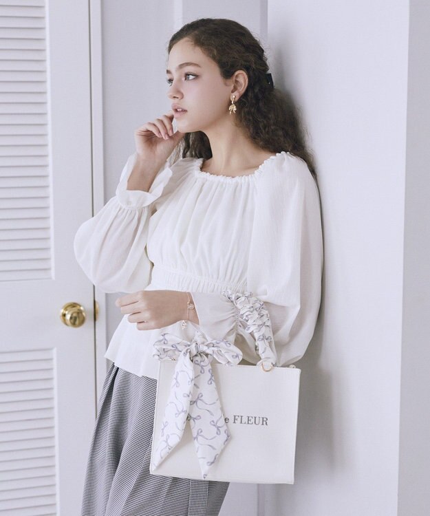Maison de FLEUR スカーフ付きギャザーハンドル２Ｗａｙバッグ Gray