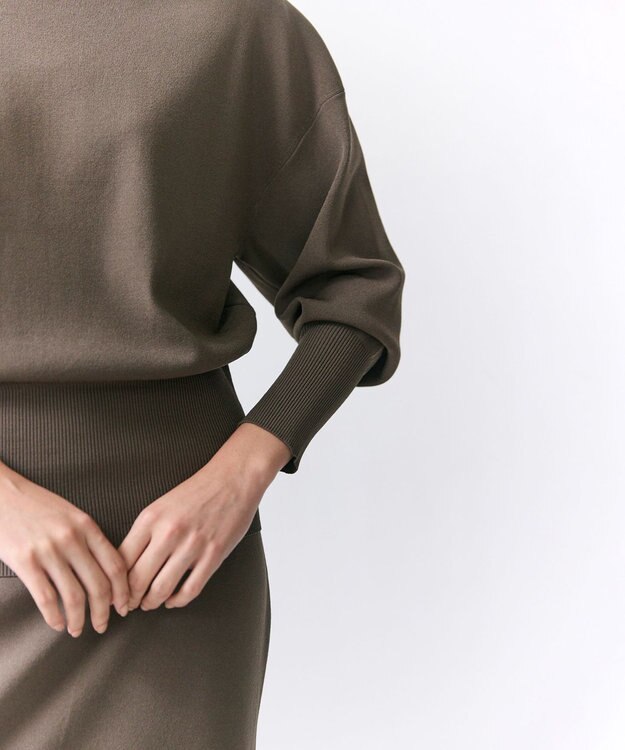 BEIGE， LAURA / ドライタッチ ストレッチニットプルオーバー Khaki