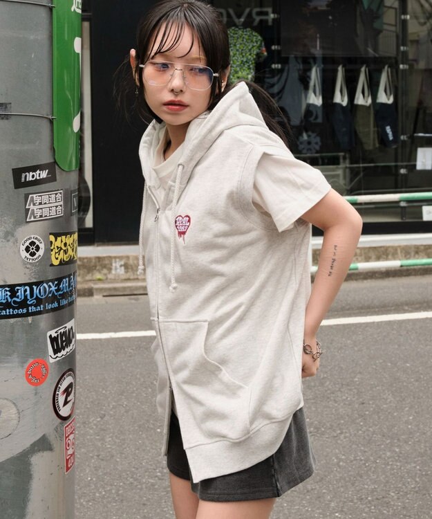 WEGO 【ユニセックス着用ITEM/MLサイズ展開】ワンポイントノースリジップパーカー アッシュグレー