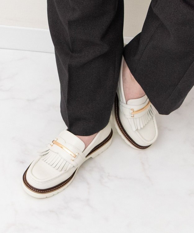 Bridget Birkin 【PARADIS COULEUR】メタルバーフリンジローファー オフホワイト