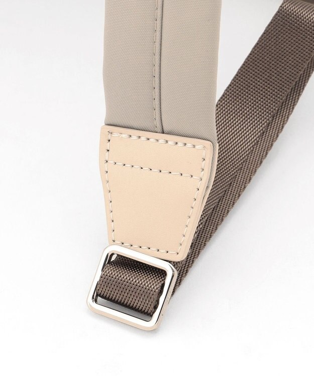 Y'SACCS アシメファスナーポケットリュック ベージュ