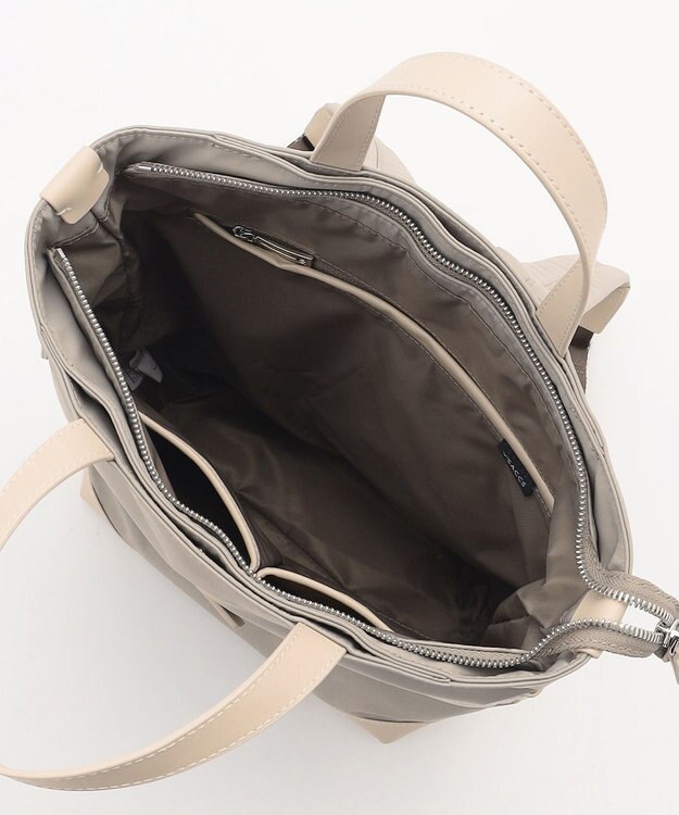 Y'SACCS アシメファスナーポケットリュック ベージュ