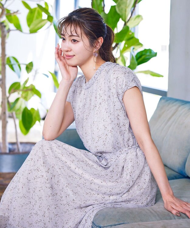 Tiaclasse L 【洗える】花柄シフォン衿ギャザーワンピース グレー