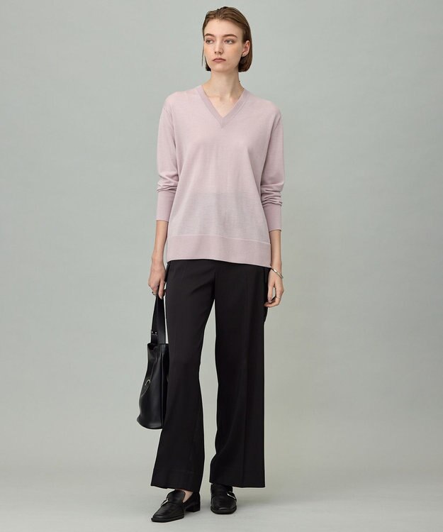 ICB L 【洗える】コンパクトファインウール Vネックニット シェルピンク系