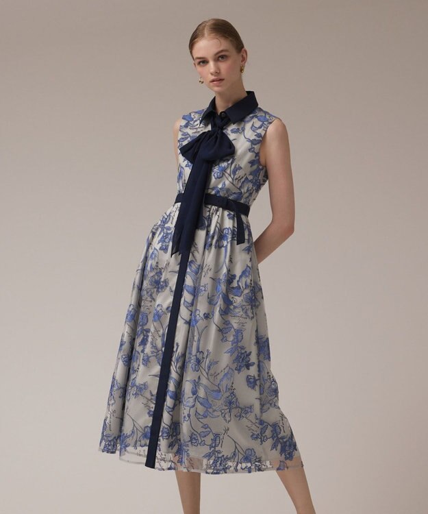 GRACE CONTINENTAL フラワー刺繍ボウタイドレス ブルー