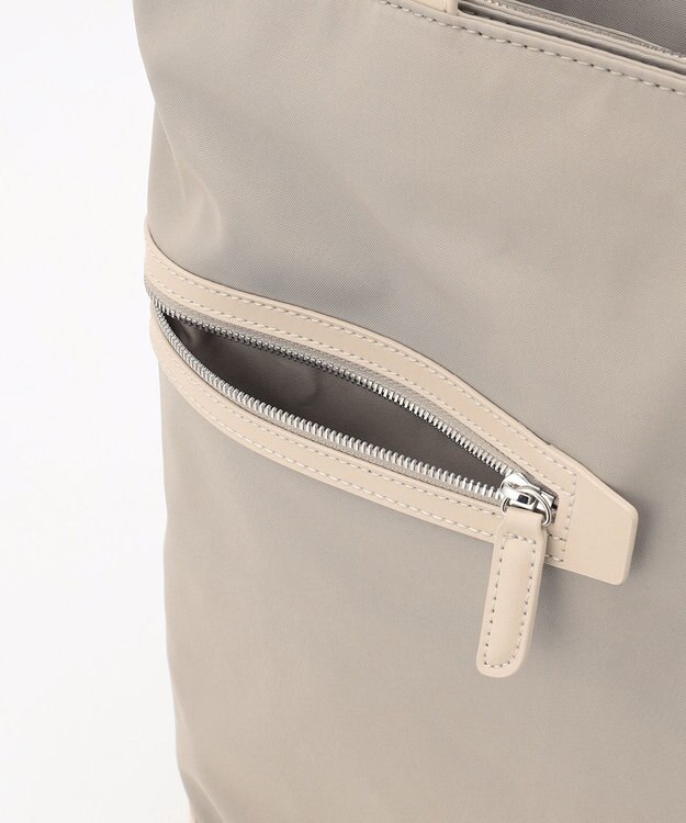 Y'SACCS アシメファスナーポケットリュック ベージュ