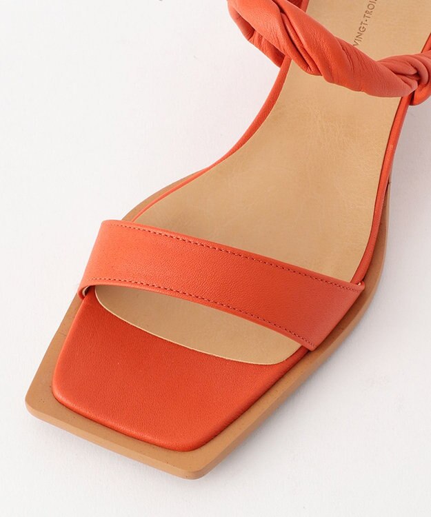 23区 【WEB限定】ツイスト ベルト サンダル オレンジ系