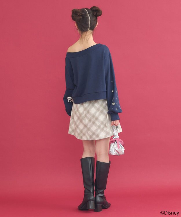 earth music&ecology Disney/キラキラモチーフ刺繍オフショルスウェット ネイビー