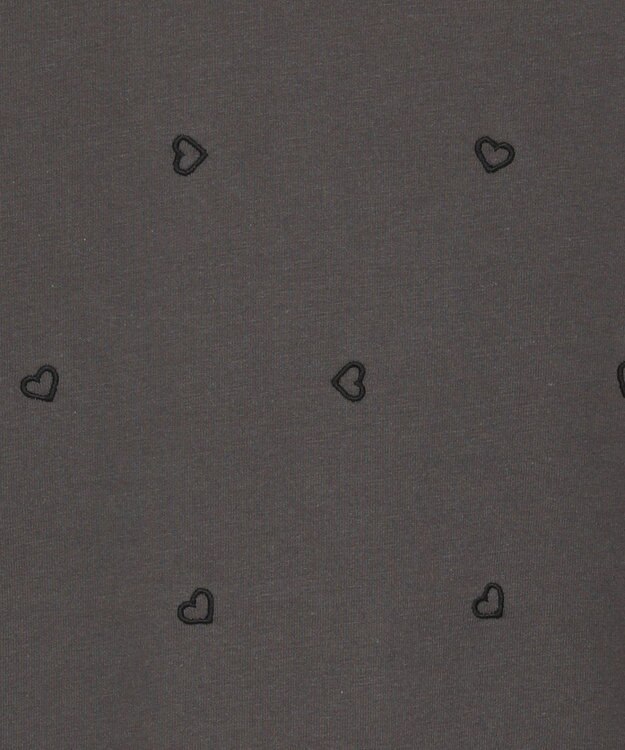Green Parks ・ＤＯＵＢＬＥ　ＦＬＡＧＳ　ハート総柄刺繍ＴＥＥ Charcoal Gray