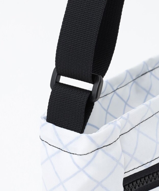 JOSEPH ABBOUD MOUNTAIN 【リサイクル素材・ハンドメイド生産】flowfold - Odyssey Crossebody 3L ショルダーバッグ ホワイト系