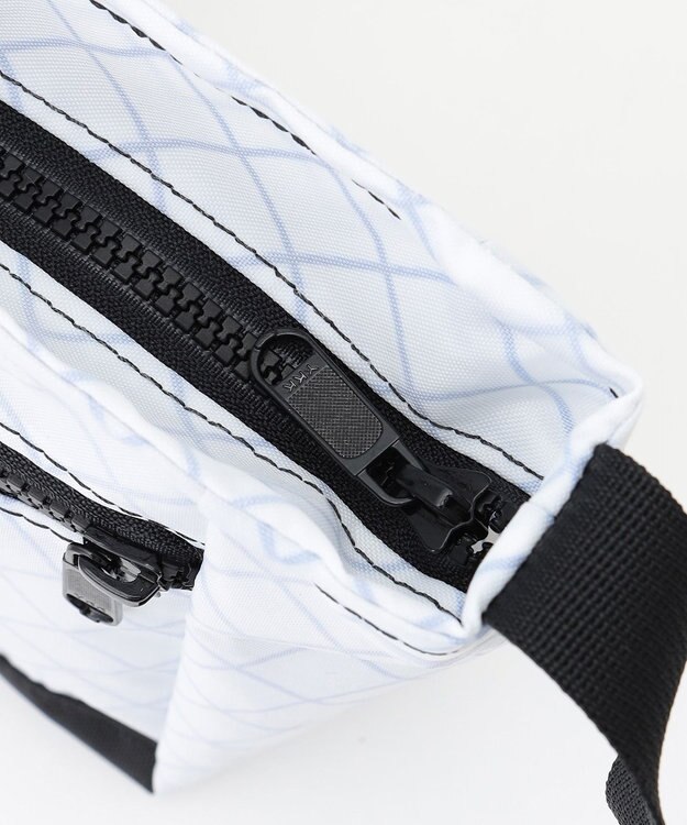 JOSEPH ABBOUD MOUNTAIN 【リサイクル素材・ハンドメイド生産】flowfold - Odyssey Crossebody 3L ショルダーバッグ ホワイト系