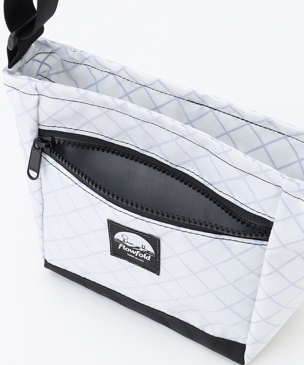 JOSEPH ABBOUD MOUNTAIN 【リサイクル素材・ハンドメイド生産】flowfold - Odyssey Crossebody 3L ショルダーバッグ ホワイト系