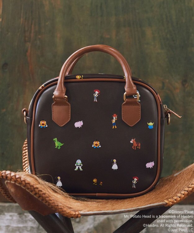 earth music&ecology 【予約】【WEB・一部店舗限定】キャラクターモノグラムバッグ/TOY STORY ブラウン