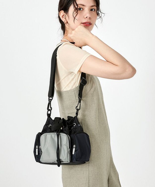 LeSportsac CONV DRAWSTRING CROSSBODY/ブラック/ドーブ/ディープシーブルー CB ブラック/ドーブ/ディープシーブルー CB