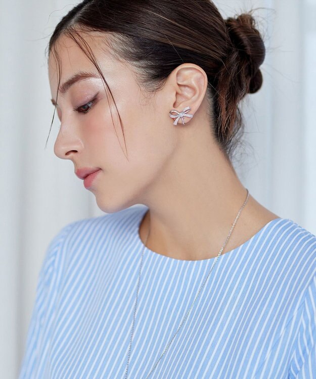 Tiaclasse クリスタルリボンイヤリング シルバー