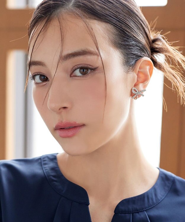 Tiaclasse クリスタルリボンイヤリング シルバー