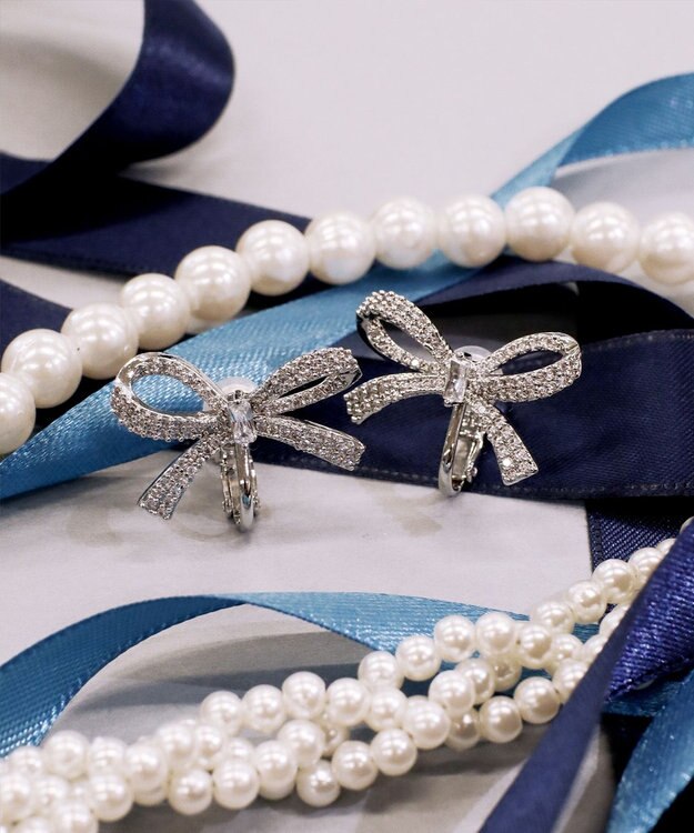 Tiaclasse クリスタルリボンイヤリング シルバー