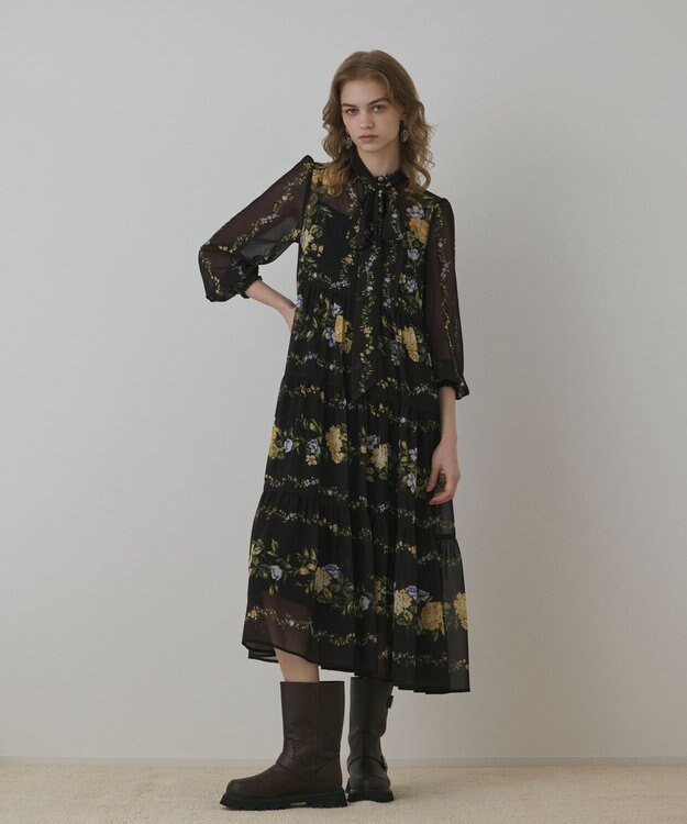 GRACE CONTINENTAL フラワープリントティアードワンピース ブラック