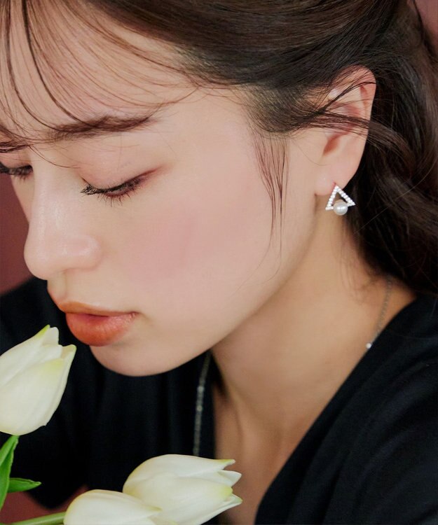 Tiaclasse 【金属アレルギー対応】トライアングルパールピアス ゴールド