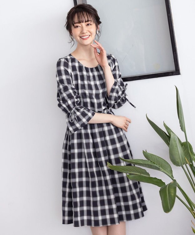 Tiaclasse 【洗える】女性らしさ引き立つリボン袖ギャザーワンピース ネイビーチェック