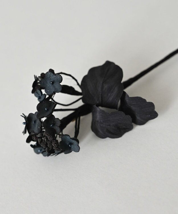 AND WOOL 〈繊細で深みがある色合いの上品小物〉菜の花ブローチ ブラック